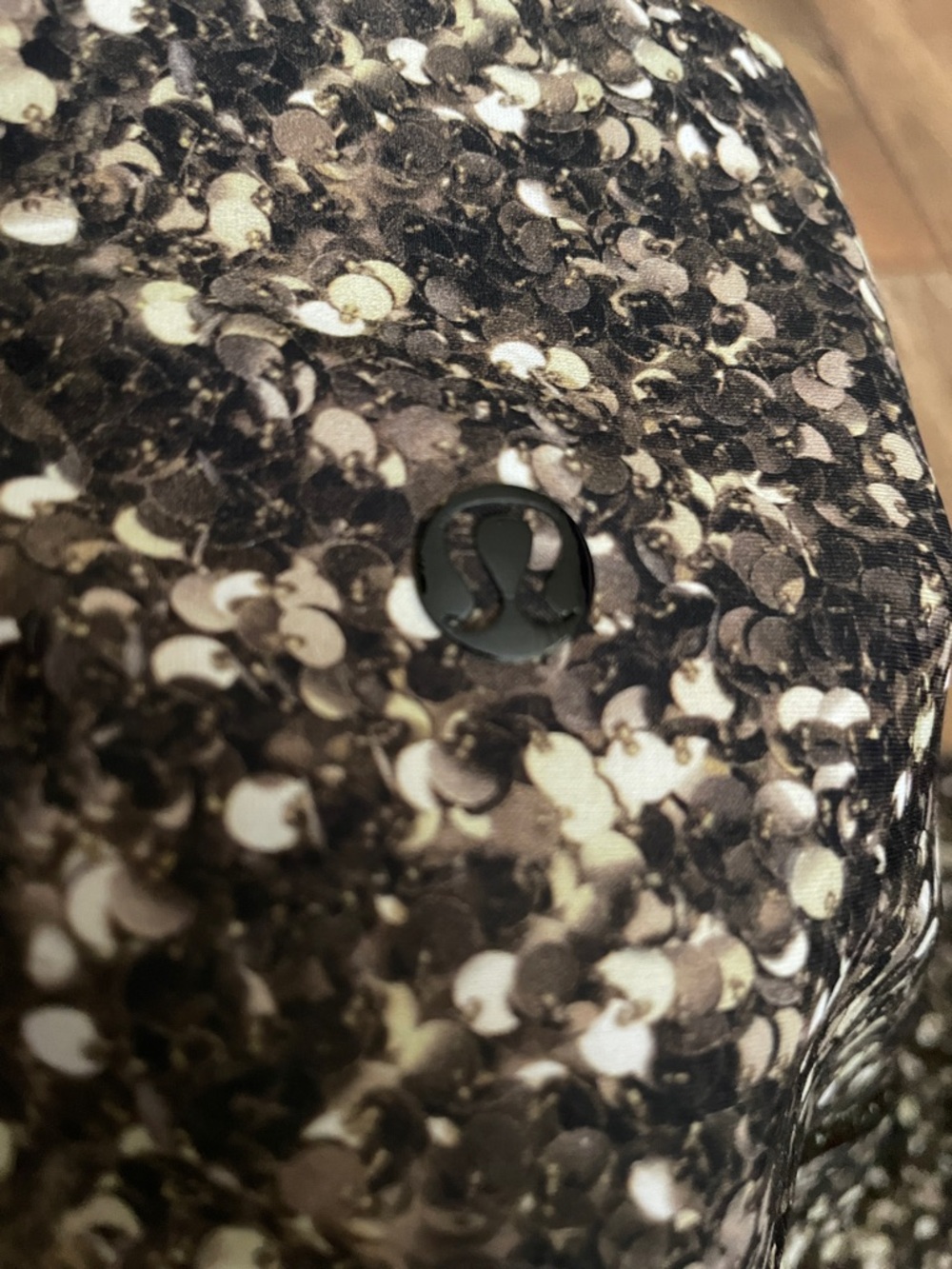 Lululemon Black & Gold Sequins Print High Waist Leggings Woman Size 4-6 - Picture 6 of 7